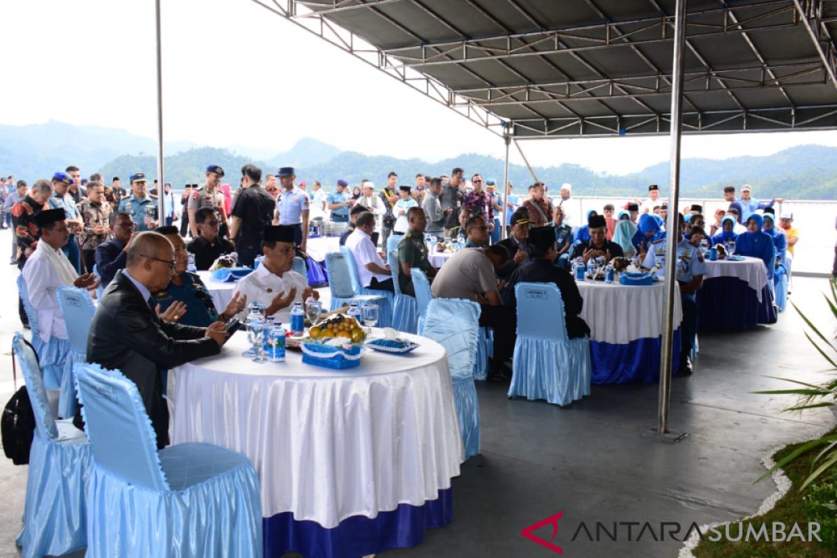 Lantamal Padang lakukan joy sailing peringati HUT Kowal