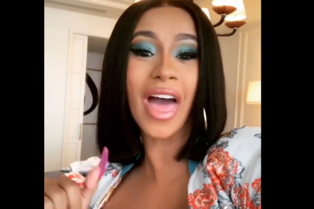 Cardi B bicara soal "shutdown" AS, senator heboh