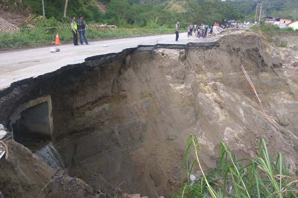 Longsor putuskan jalan lintas nasional Bireuen-Takengon