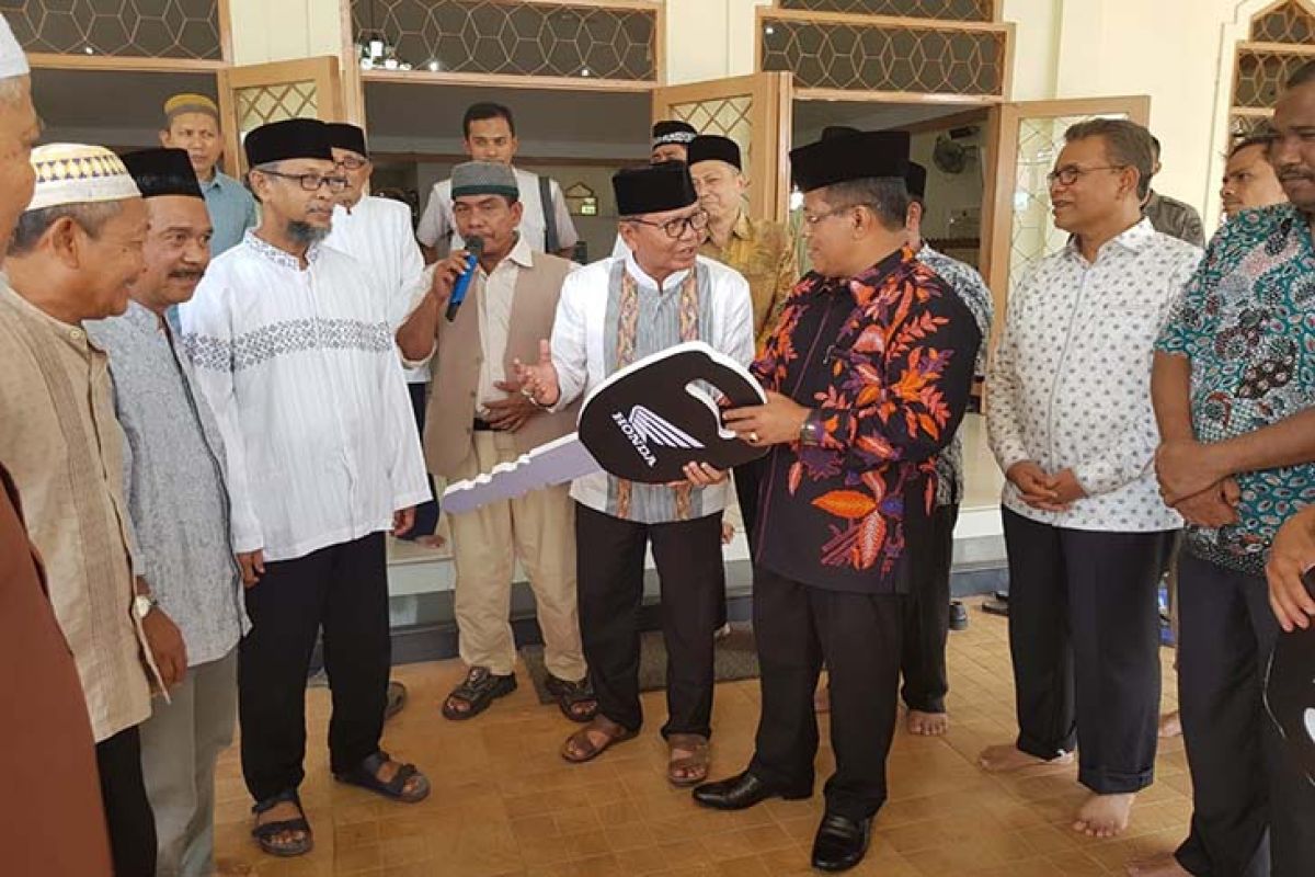 Wali Kota Banda Aceh serahkan tiga becak motor operasional masjid