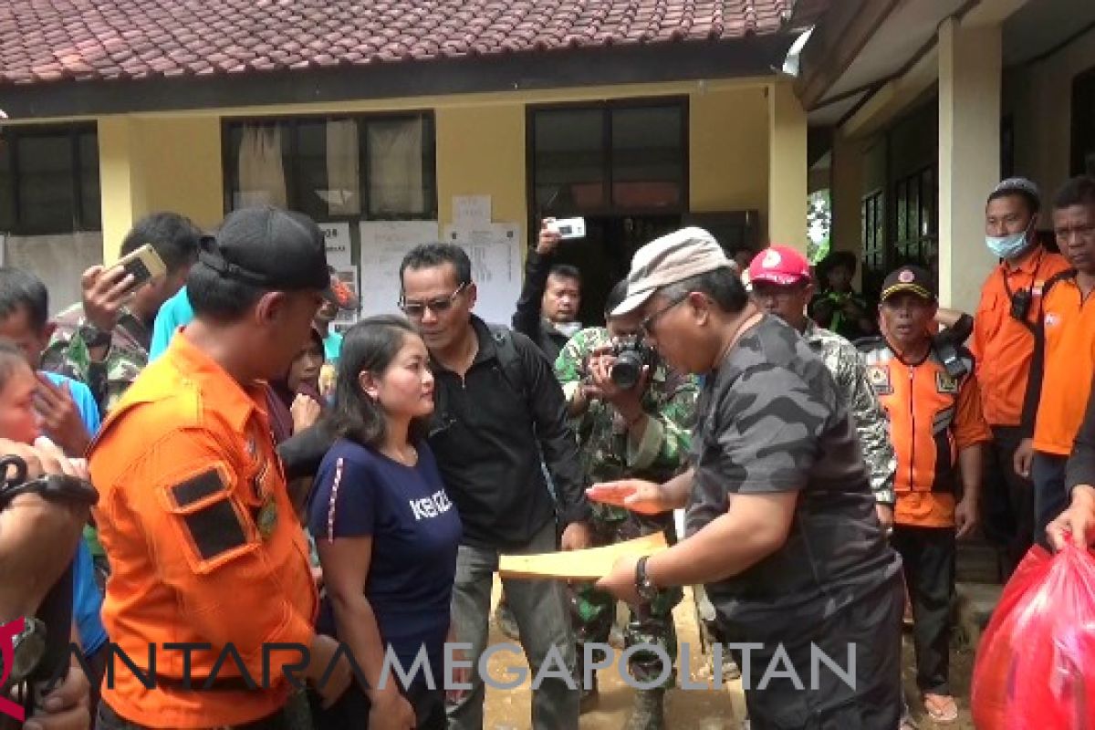 Bantuan korban longsor mencukupi sebulan ke depan