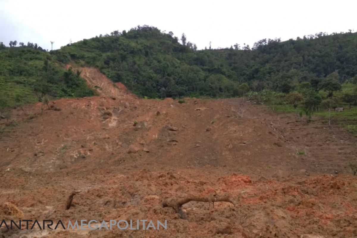 Korban longsor di Cimapag masih enggan bertani