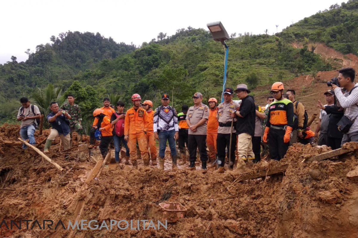 Gubernur Jabar instruksikan sterilisasi lokasi longsor Cimapag