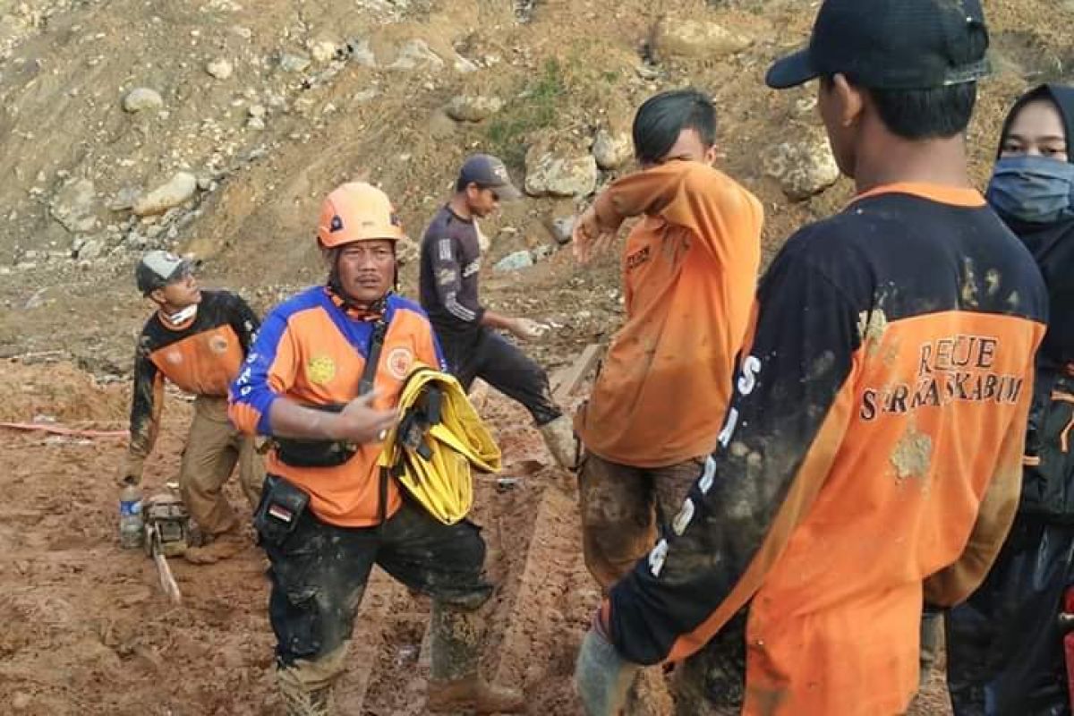 Pencari kayu temukan mayat di pinggir pantai