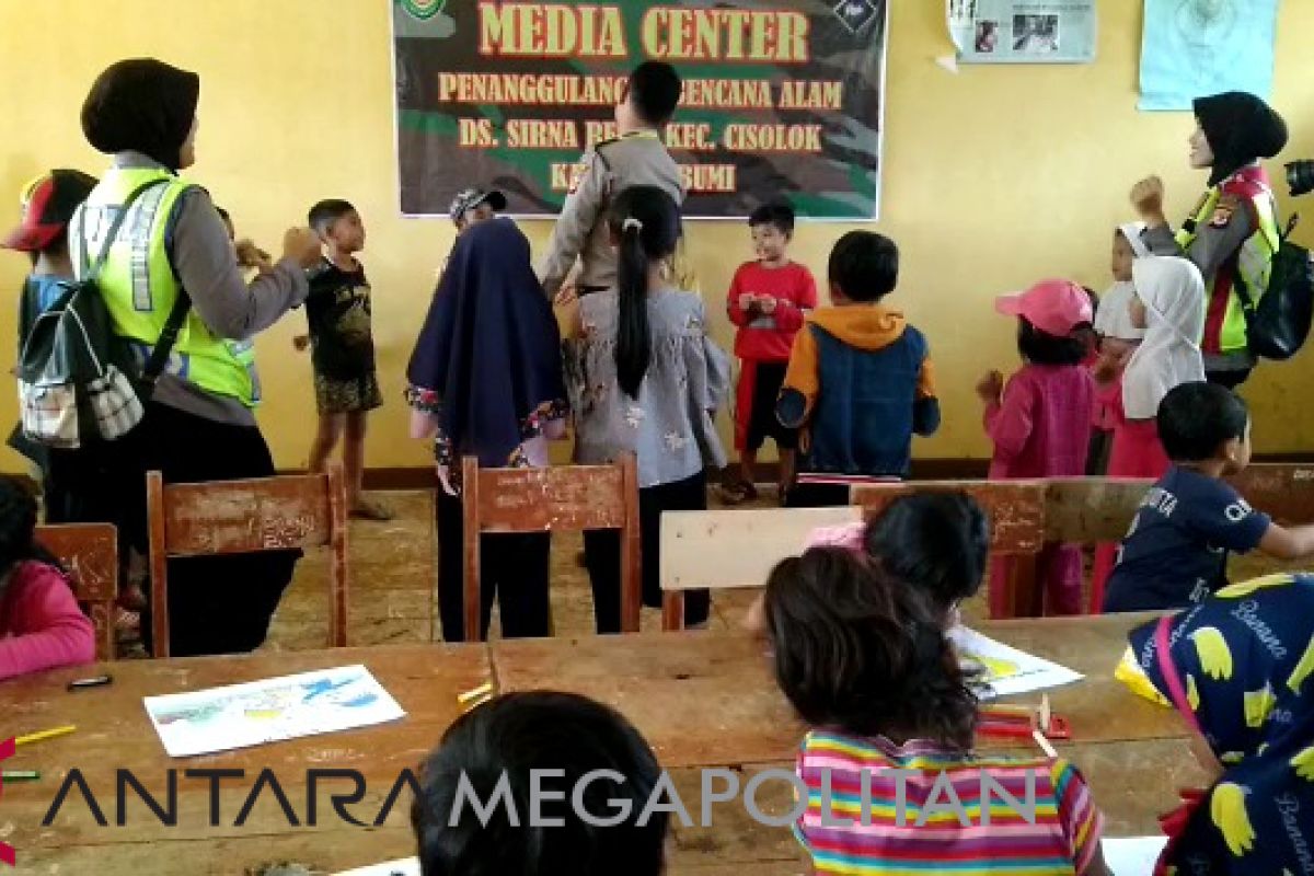 Program trauma healing untuk anak korban longsor