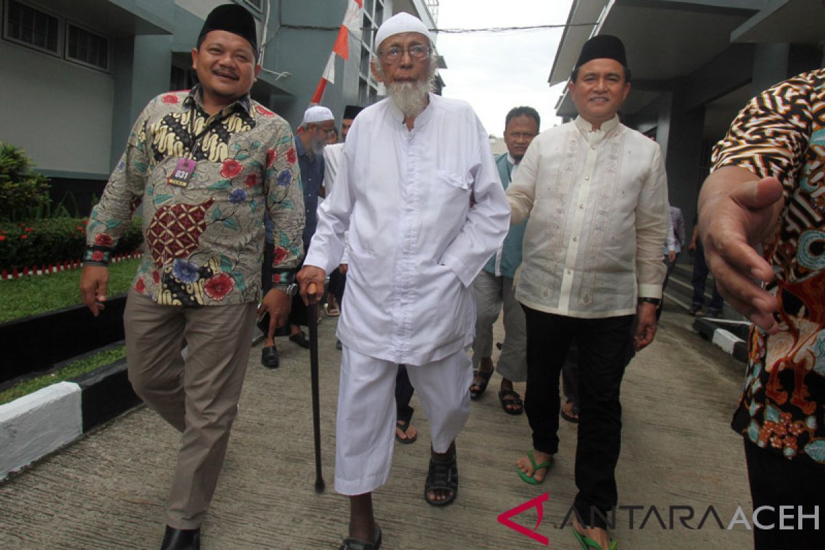 Yusril: Ustadz Abu Bakar Baasyir dibebaskan