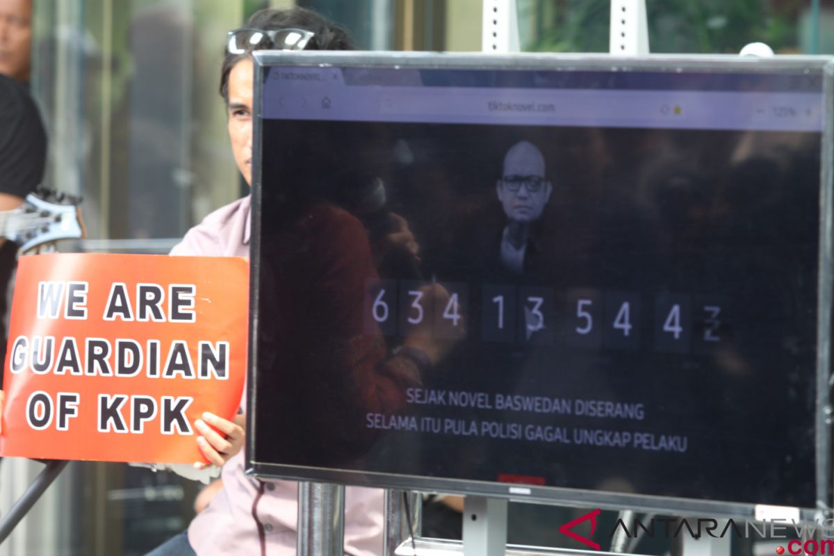 Jakarta police probe assaults on two KPK investigators