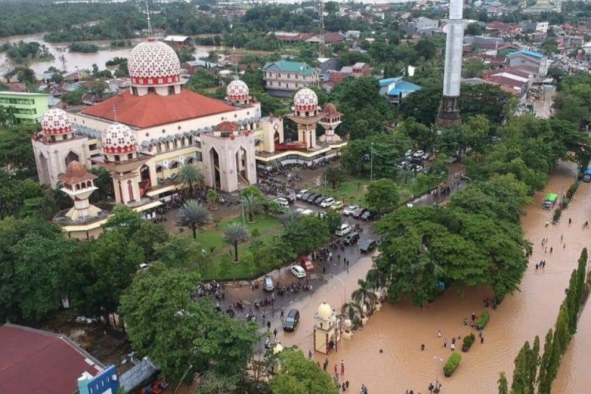 Banjir picu akses jalan poros Maros-Makassar belum lancar