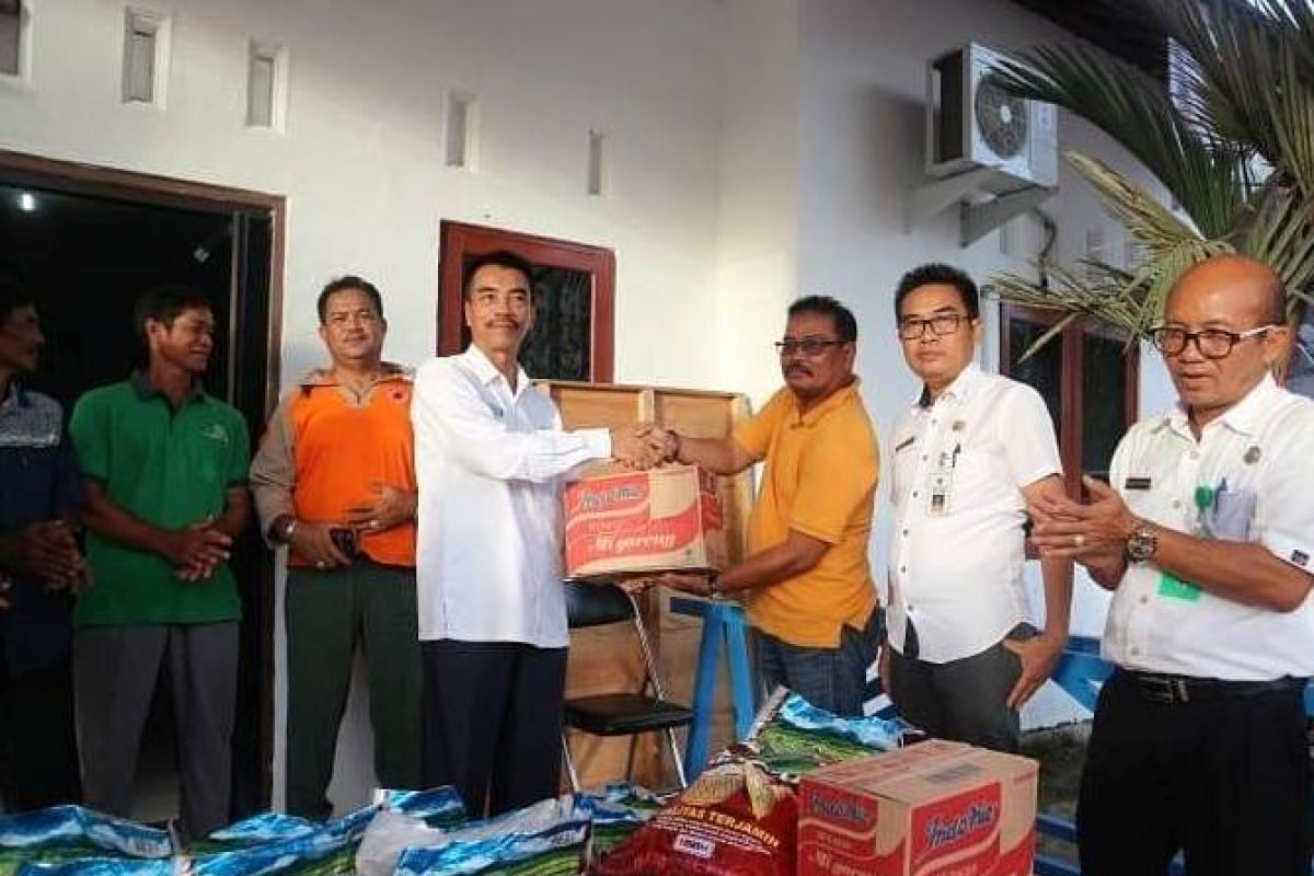 Wabup Sugianto serahkan bantuan korban bencana banjir Sikui