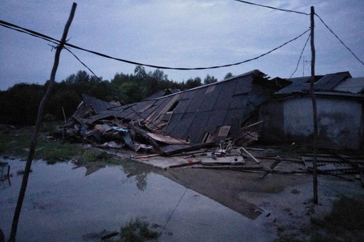 Puting Beliung Hantam Desa Karyatani, 20 Rumah Rusak