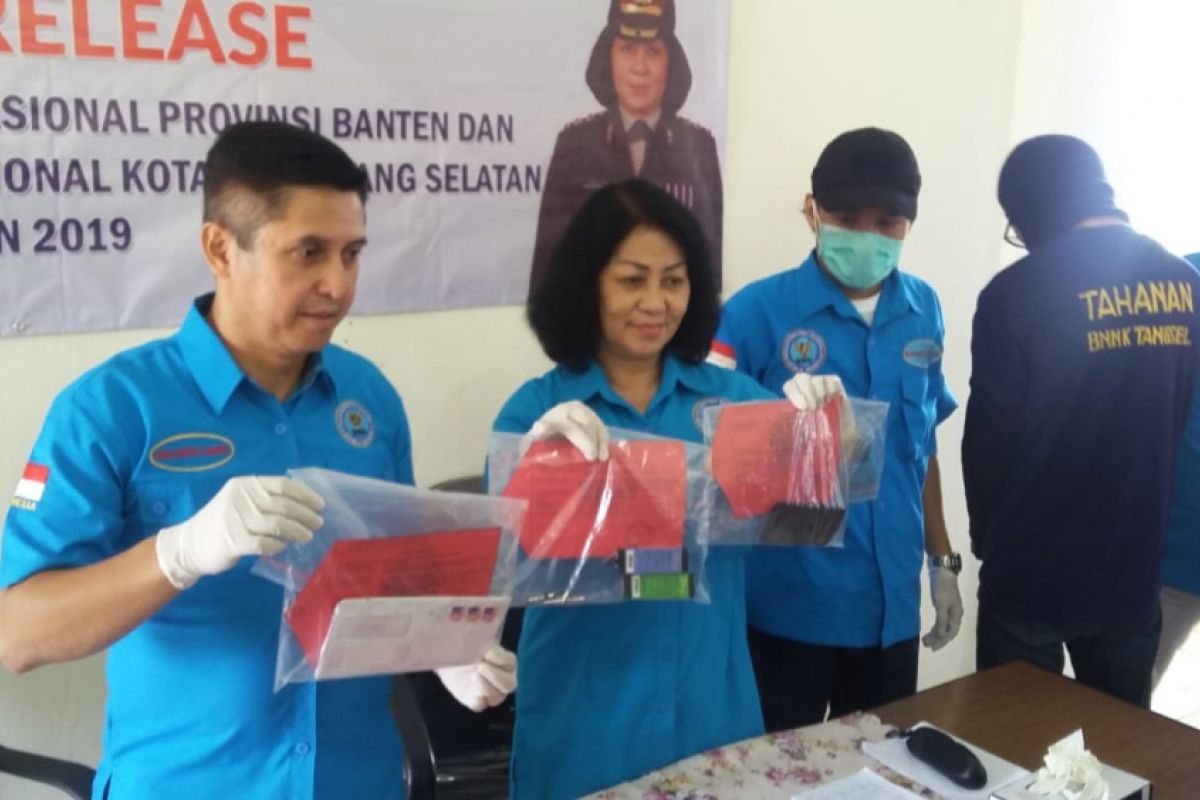 BNN Tangsel Gagalkan Pengiriman Narkotika Cair Berbentuk Tisu