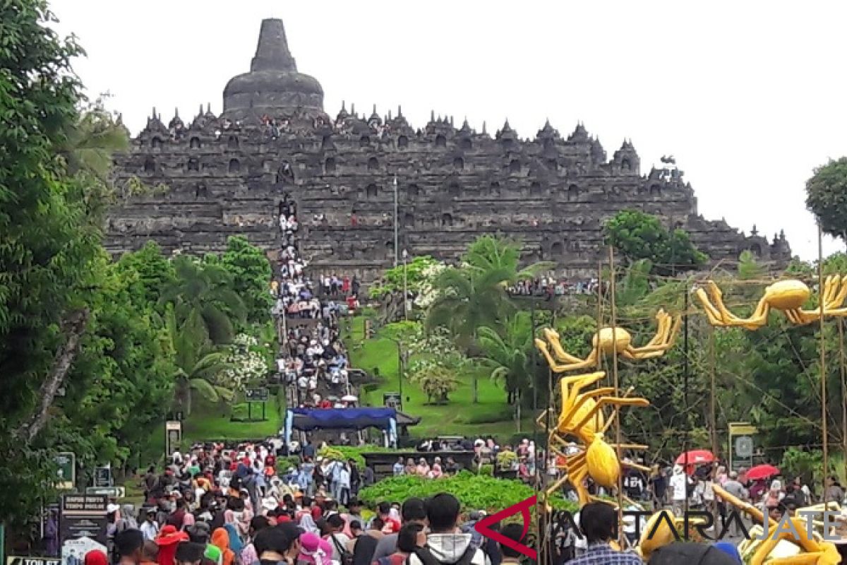 Borobudur dikunjungi 425.865 wisatawan pada libur akhir tahun