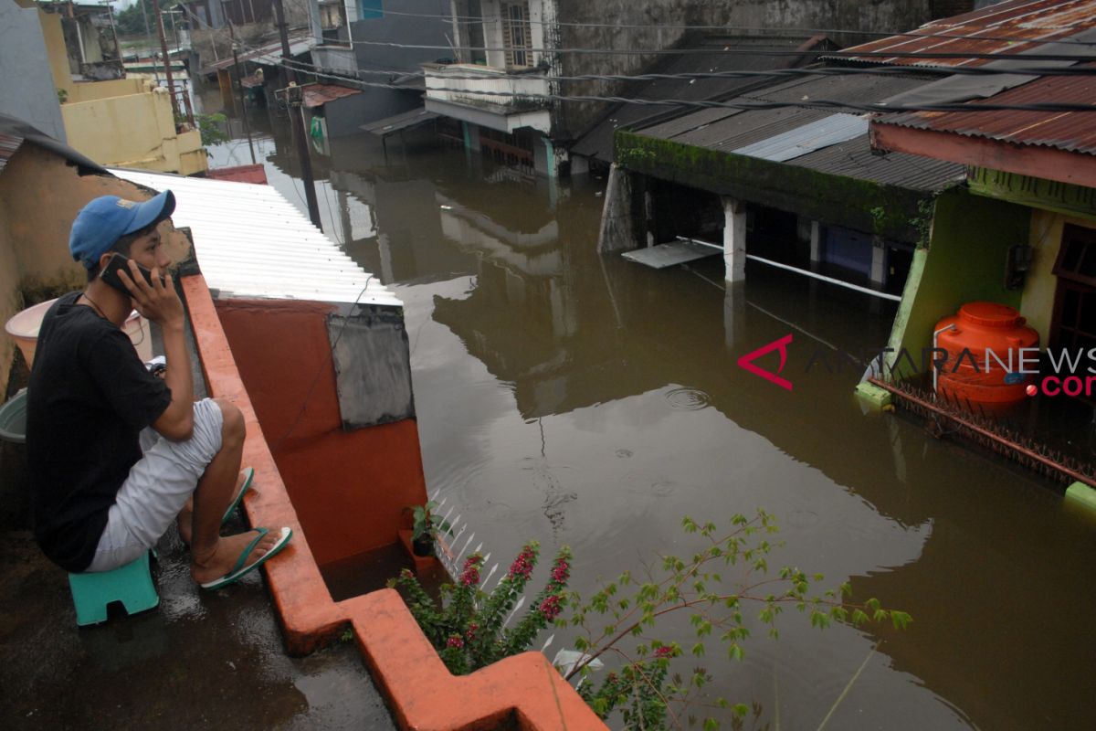 Social Affairs Ministry sends logistics aid to flood-hit South Sulawesi