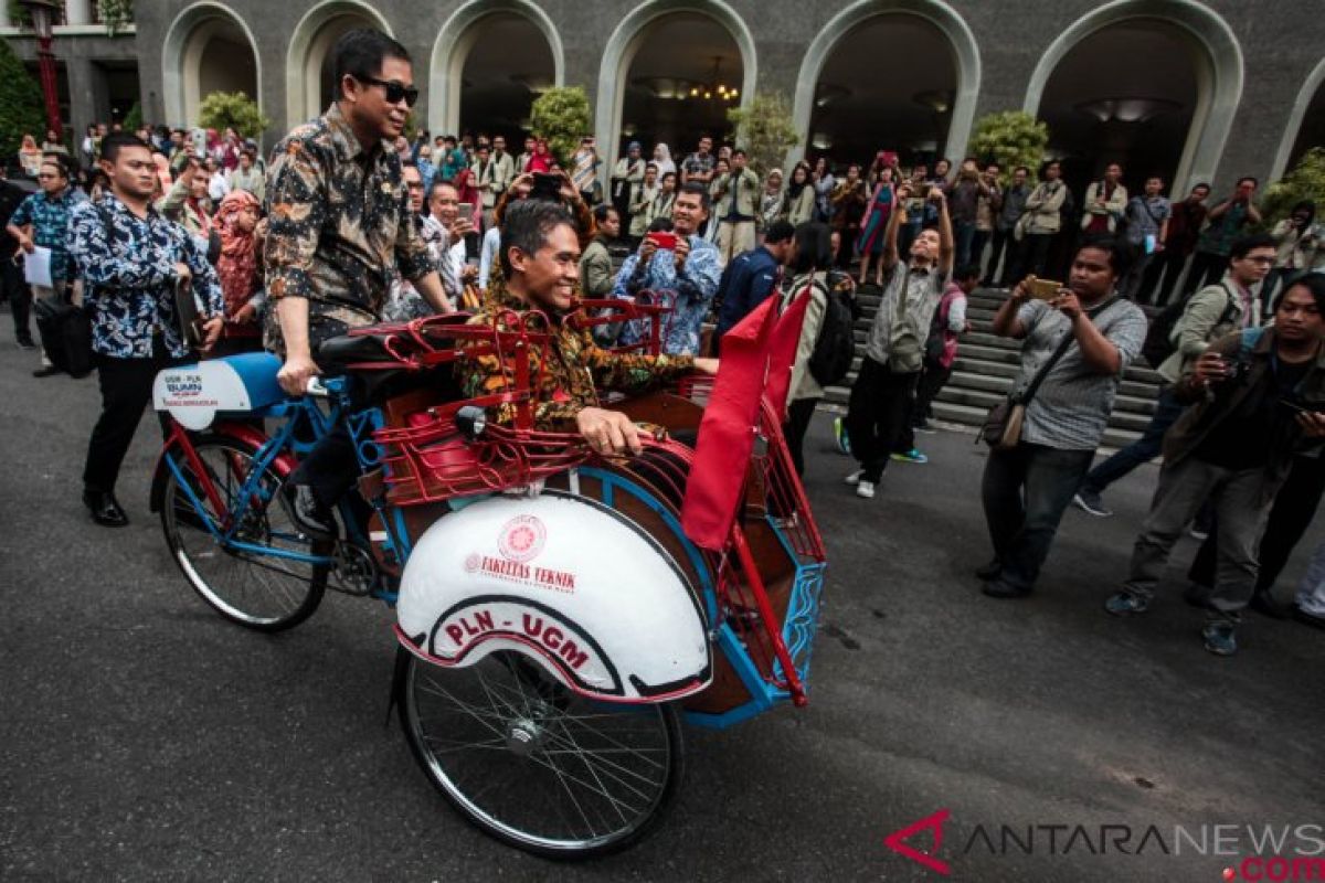 PT PLN Suluttenggo Menghadirkan Becak Listrik