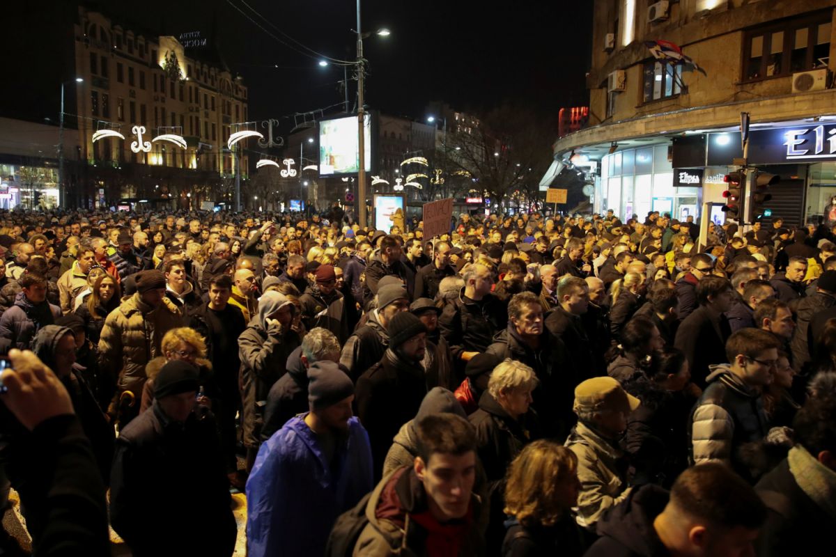 Ribuan orang di Beograd menentang Presiden Serbia