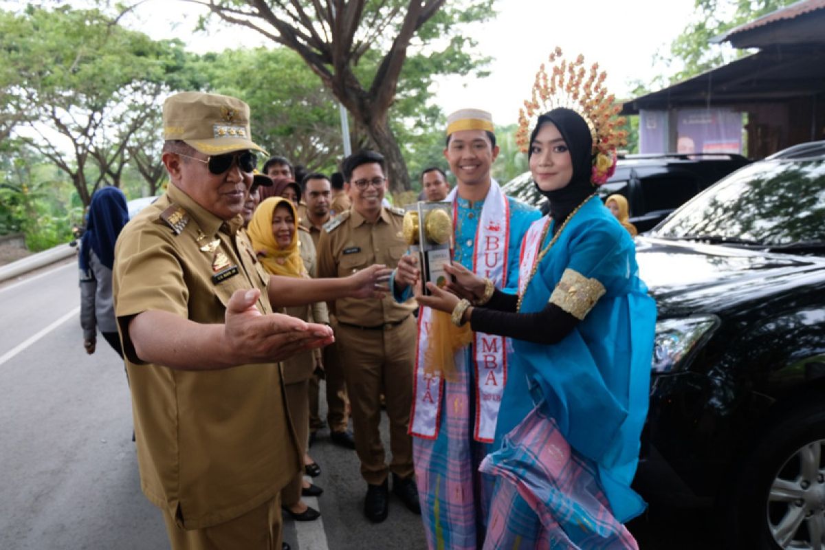 Bupati Bulukumba apresiasi petugas kebersihan