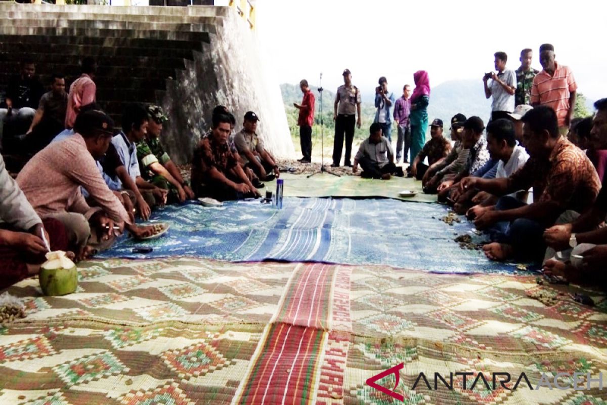 Bupati: ongkos bajak sawah petani Abdya termurah di Indonesia