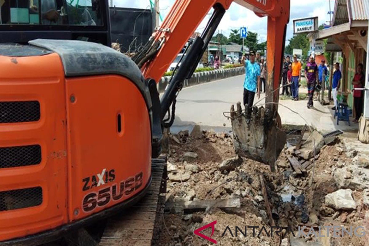 Masyarakat Lamandau tutup drainase, ini yang dilakukan Bupati