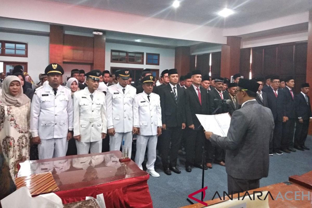 Lantik 74 pejabat baru, Irfan ingatkan pejabat jangan 