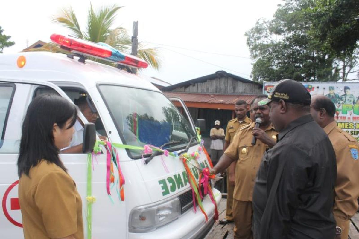 Bupati Asmat resmikan operasionalisasi ambulans RSUD Agats