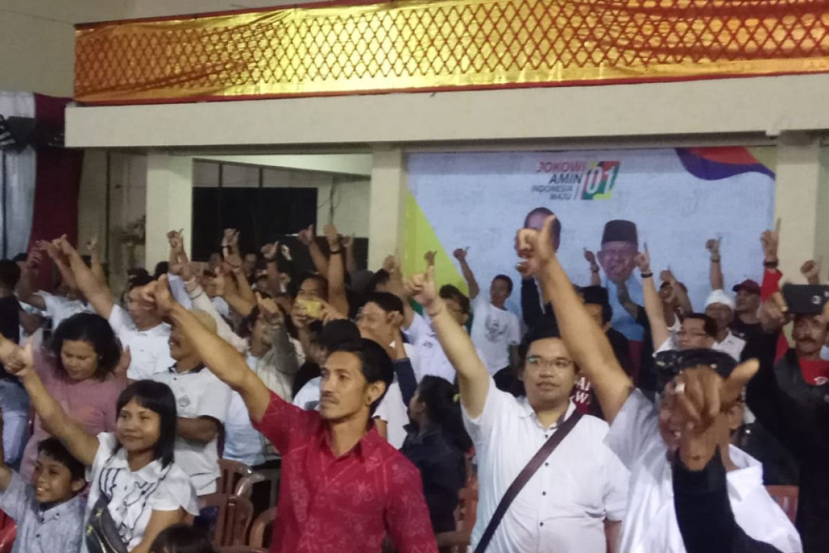 Nonton bareng debat capres di Bali berlangsung seru