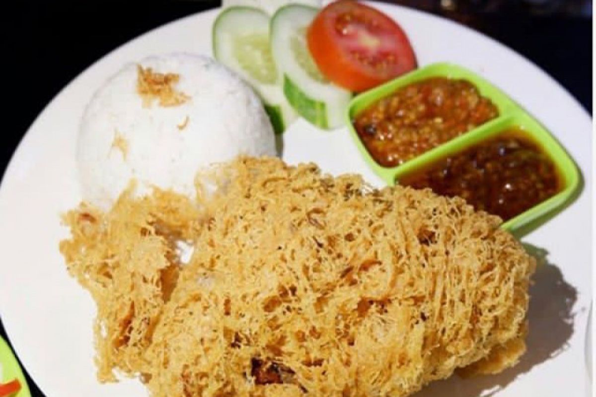 Kelezatan Ayam Goreng Selimut Kremes hadir di Palembang