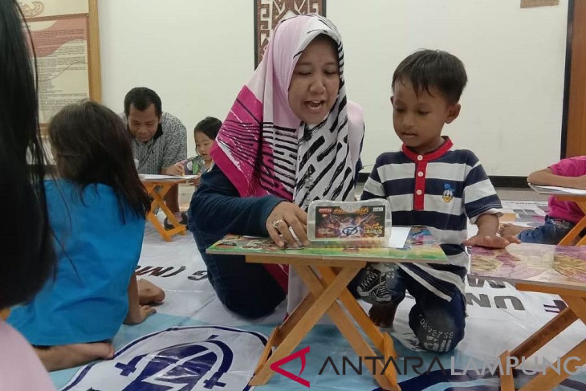 Dinkes Lakukan Pemulihan Trauma Kepada Anak-anak Pengungsi