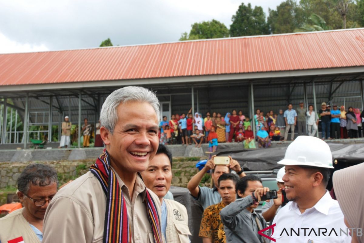 Gubernur Jateng terjebak pohon tumbang di Senggigi