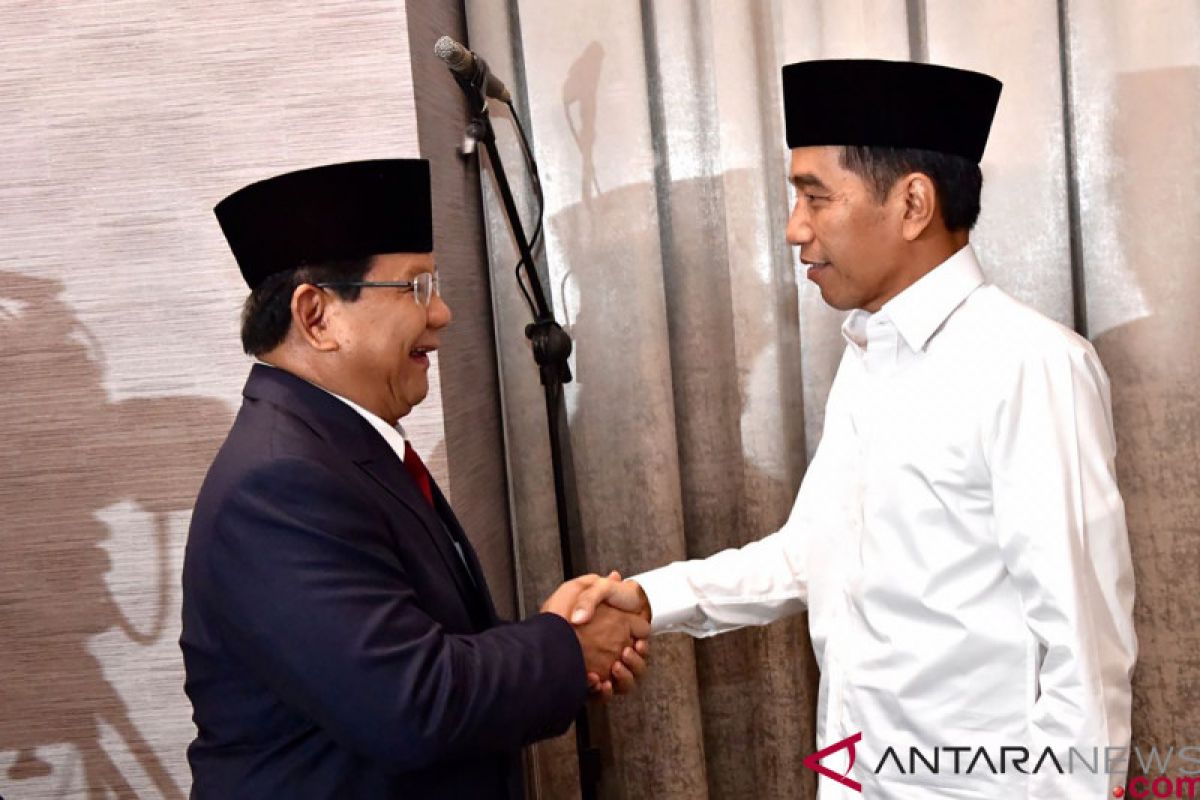 Presidential Debate - Jokowi-Amin wear white shirts for first round of debate