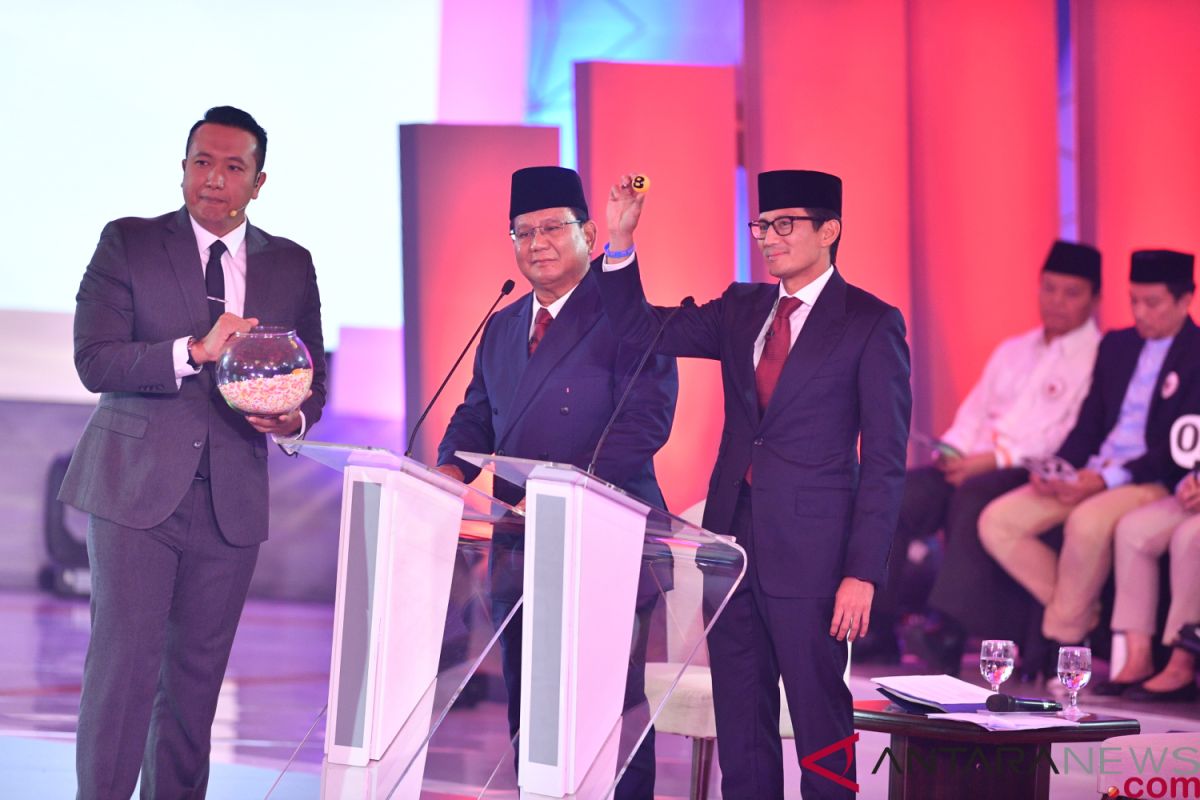 Presidential Debate - Prabowo question village chief`s arrest for supporting his candidacy