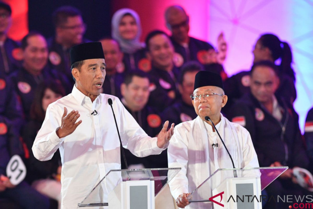 Jokowi singgung jurkam Prabowo-Sandiaga yang operasi plastik