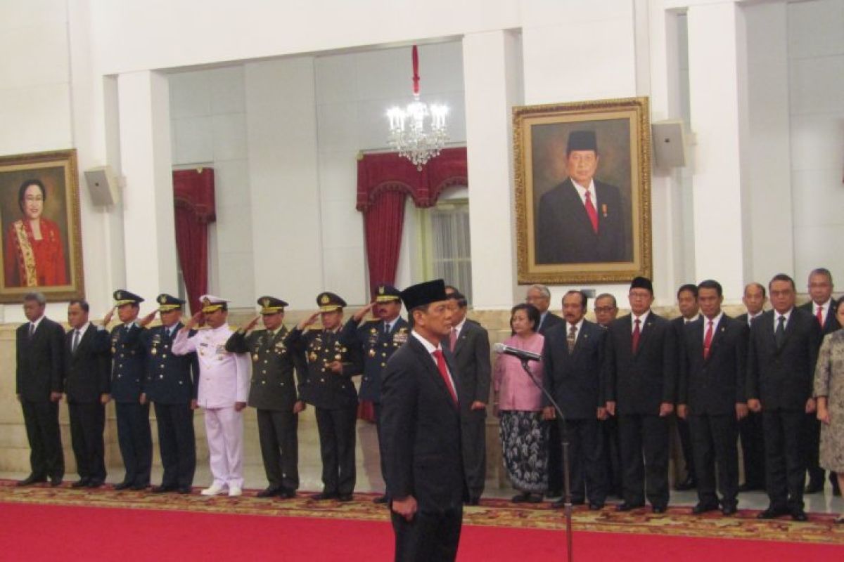 Presiden Jokowi lantik Letjen Doni Monardo sebagai Kepala BNPB yang baru