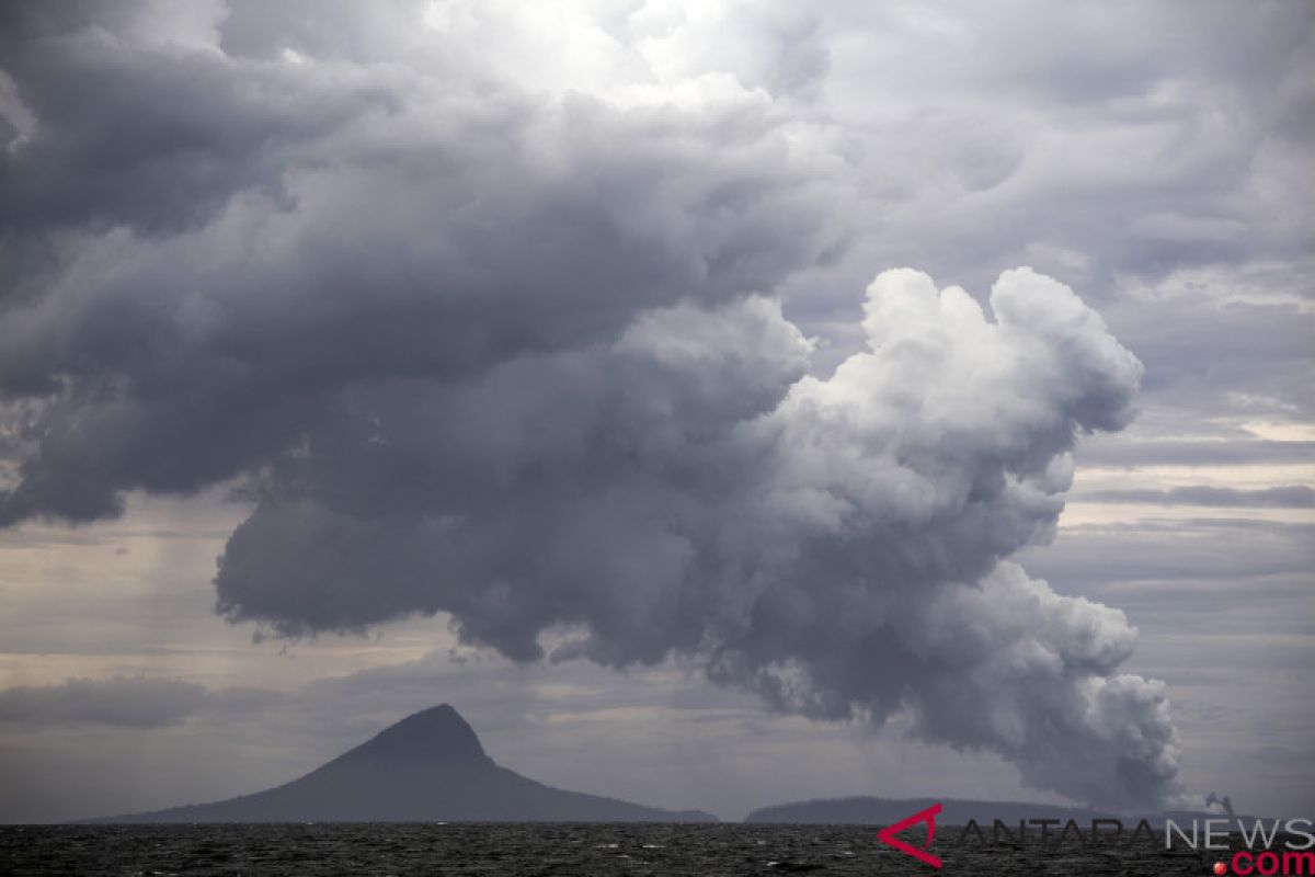 Anak Krakatau alami tiga kali kegempaan vulkanik dalam