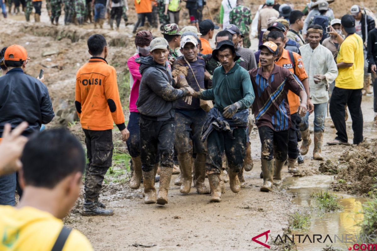 BNPB fokus cari korban hilang akibat longsor di Sukabumi