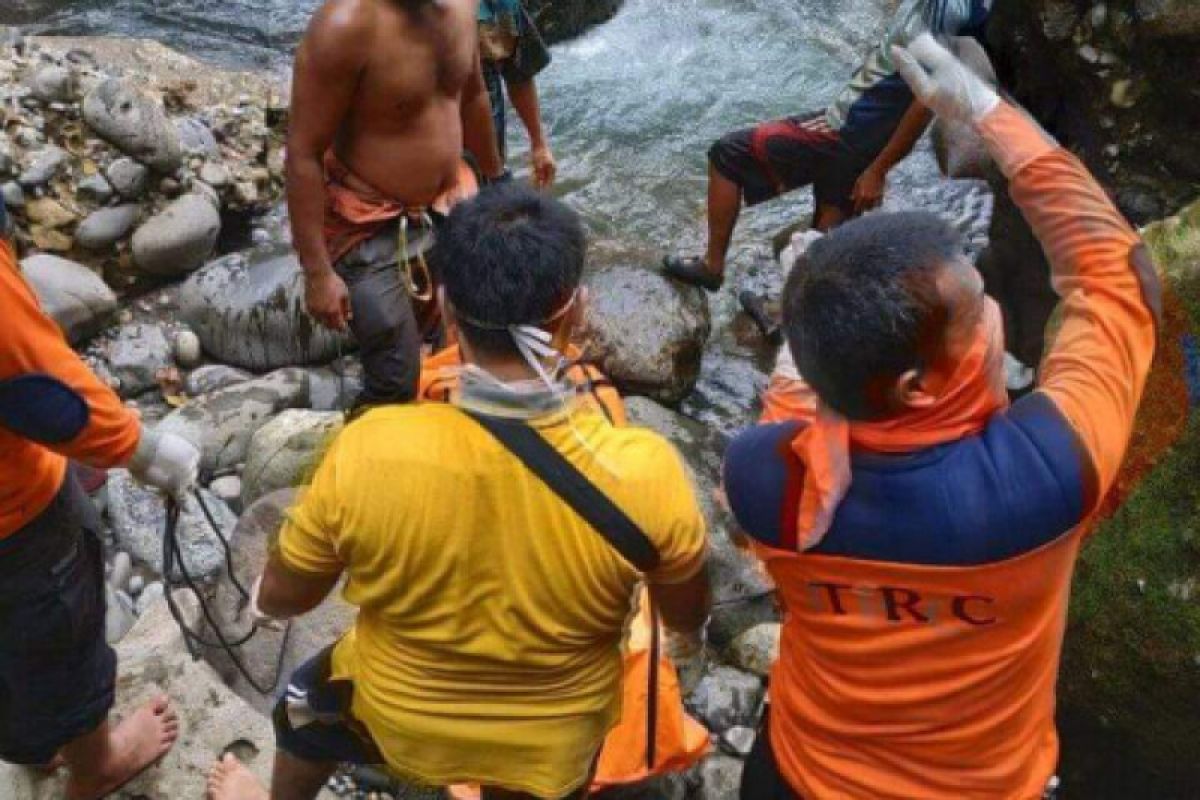 Setelah delapan hari pencarian, Tim BPBD Pasaman Barat temukan korban hanyut