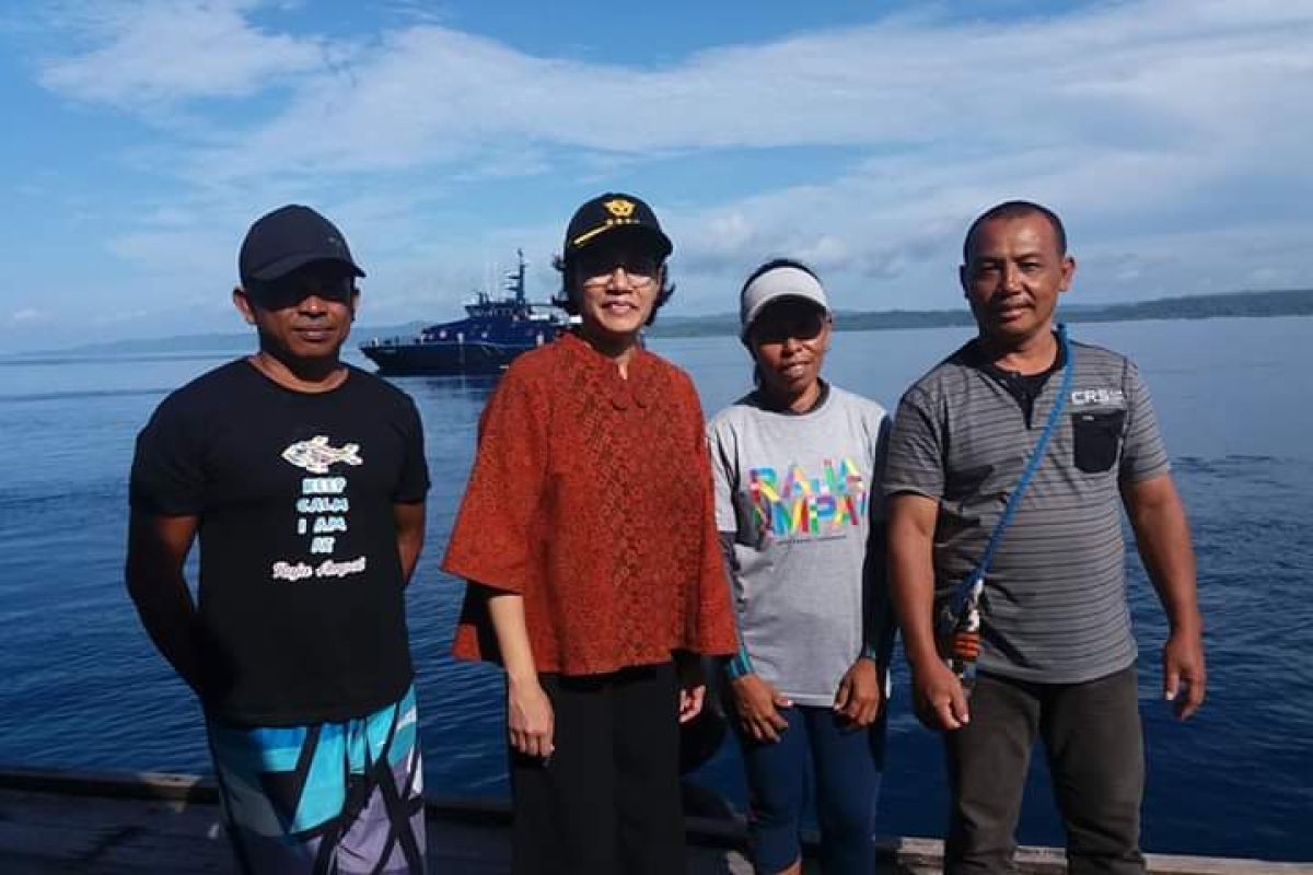 Guide HPI Dampingi Perjalanan Menteri Sri Mulyani di Raja Ampat