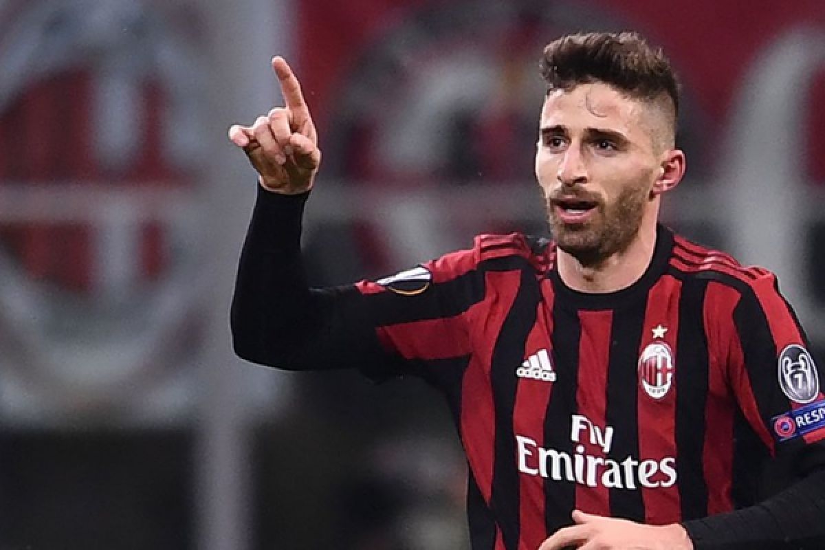 Dua gol dongkrak posisi AC Milan ke peringkat empat