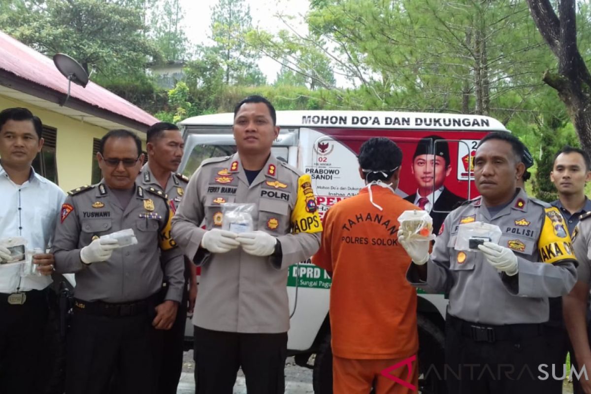Polres Solok Arosuka ungkap tiga kasus narkoba, satu melibatkan mobil tim sukses calon legislatif di Solok Selatan (Video)