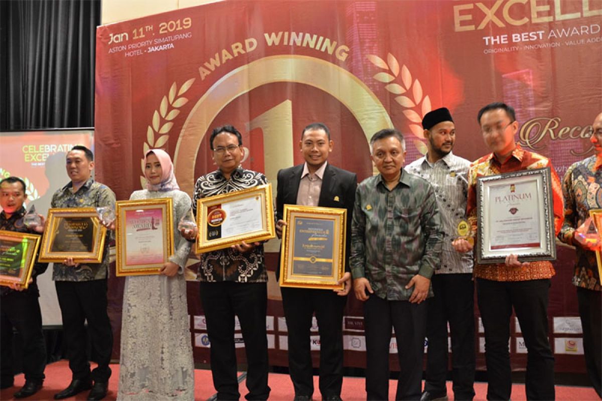 Harry Hikmat Meraih Best in Professional & Leadership 2019