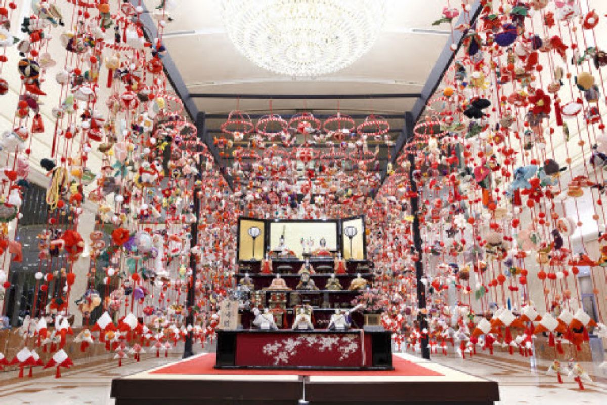 Keio Plaza Hotel hosts “Hina-matsuri (Girls’ Doll Festival)” event – 6,800 magnificent hanging art ornaments and tea ceremony culture