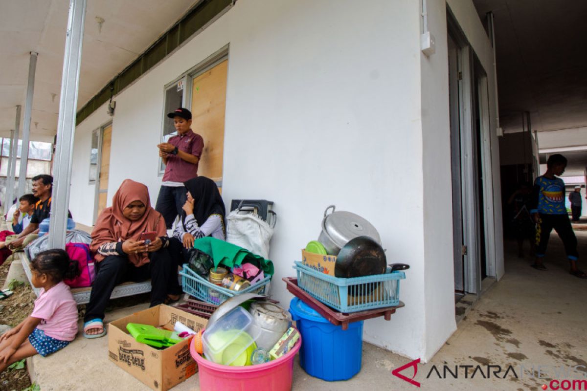 40 unit hunian sementara bantuan TNI diserahkan ke warga Rajabasa Lampung Selatan