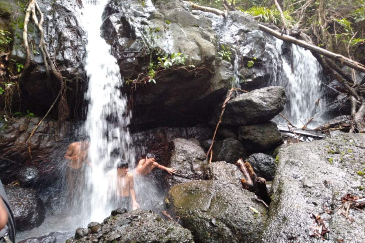 Bukit Layang, calon desa kaya yang terpencil