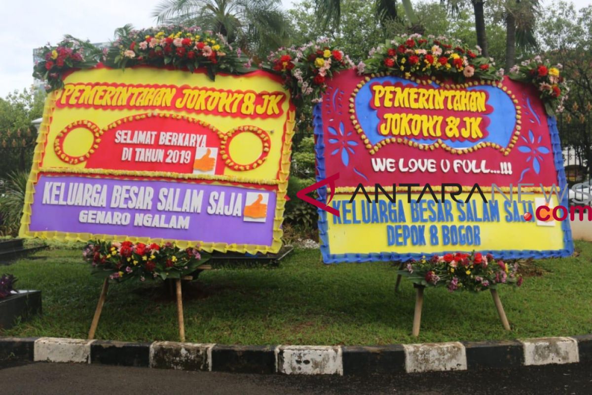 Jokowi-JK dikirimi karangan bunga oleh Komunitas Orang Malang