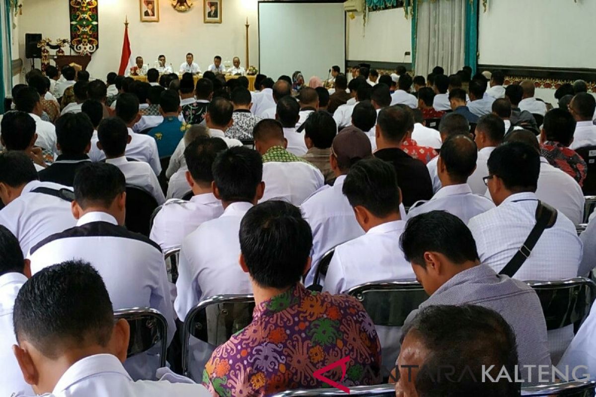 Pelantikan kepala desa serentak bersamaan pembukaan Sampit Expo