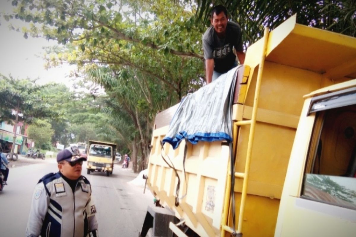 Ini aturan wajib dipatuhi sopir angkutan barang saat memasuki Sampit