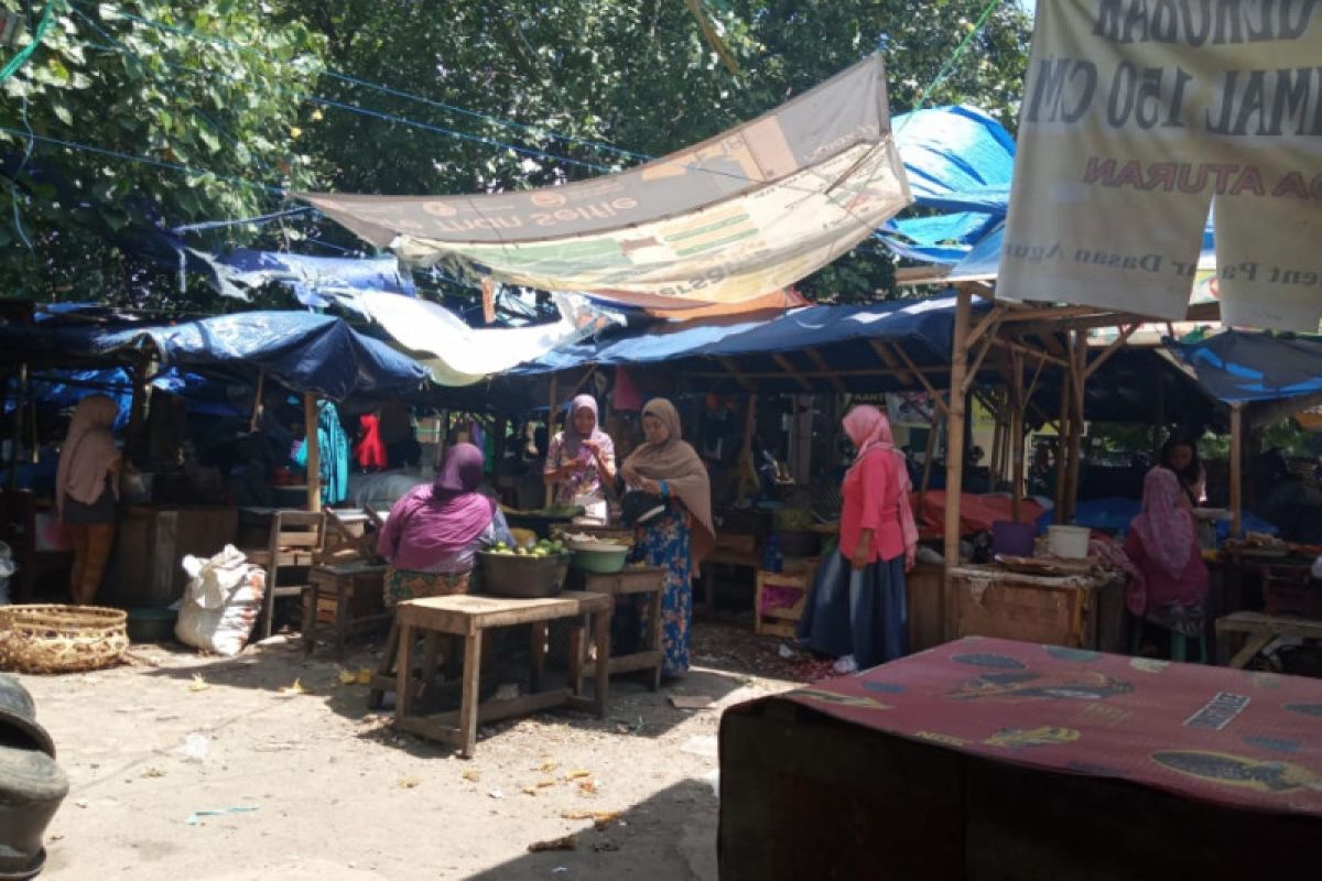 Pedagang Pasar Dasan Agung resah kenaikan harga sembako