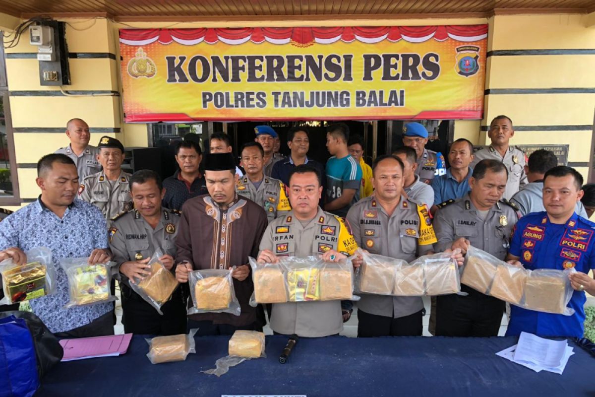 Polda Jatim Bekuk Komplotan Penggelapan Truk Kontainer