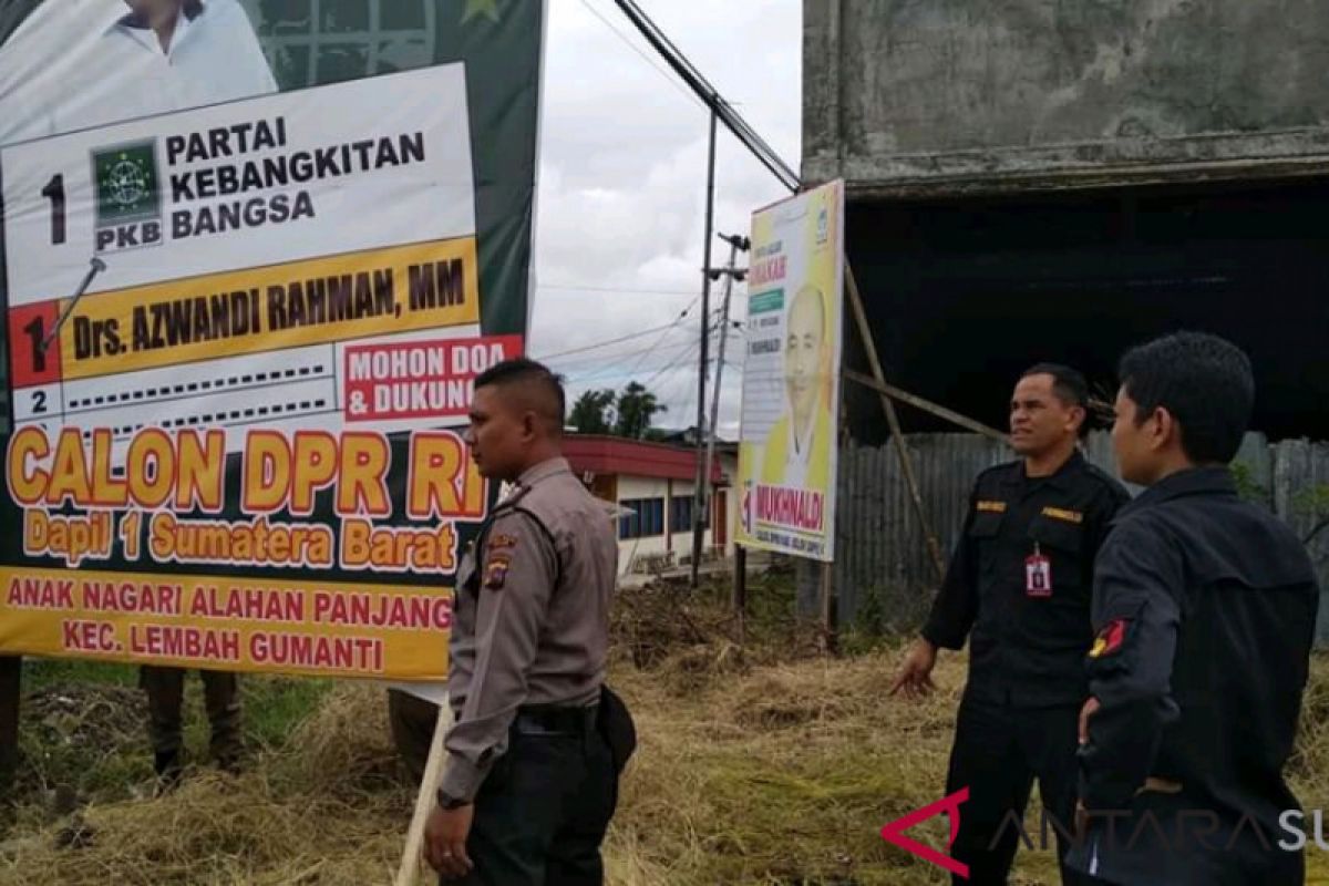 Bawaslu Kabupaten Solok tertibkan 1.500 lebih APK