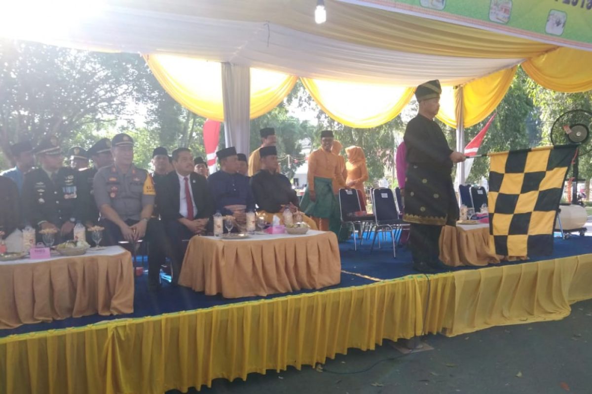 Bawaslu Makassar tertibkan APK Pemilu