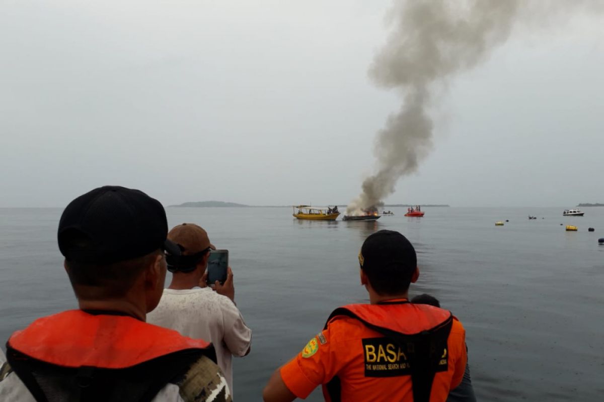 Dua orang terbakar pada kebakaran perahu cepat di Lombok